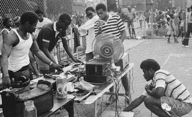 让我们找回Hip-Hop黄金年代的那些舞步 | 第9张 | 嘻哈中国 让我们找回Hip-Hop黄金年代的那些舞步 | 第9张