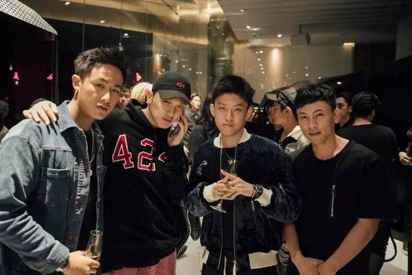 专访Rich Chigga | 聊了些你们不知道的事,还给他看了陈汉典的视频 | 第8张