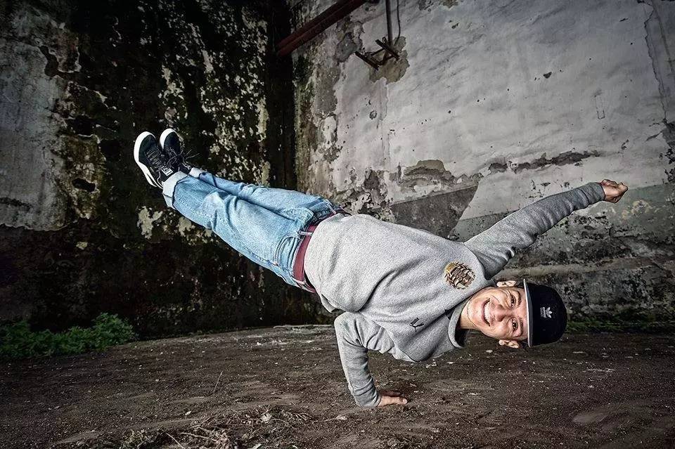 他凭借街舞“逆袭”赢得超高人气,诠释“街舞改变命运” | 第2张 | 嘻哈中国 他凭借街舞“逆袭”赢得超高人气,诠释“街舞改变命运” | 第2张