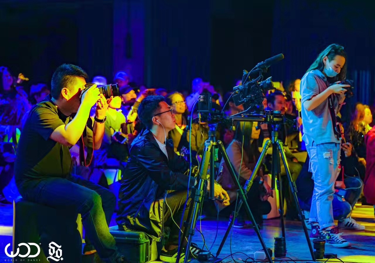 那些精彩赛事上，总有他们默默付出的身影