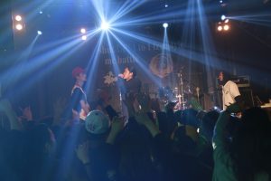 电影《嘻哈江湖》/每个人自会说第一句话起，就应该学会闭嘴 | 第9张