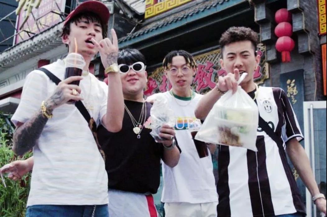 Higher Brothers 吴亦凡送项链 王嘉尔帮忙宣传 还有比他们更牌面的吗 | 第4张 | 嘻哈中国 Higher Brothers 吴亦凡送项链 王嘉尔帮忙宣传 还有比他们更牌面的吗 | 第4张