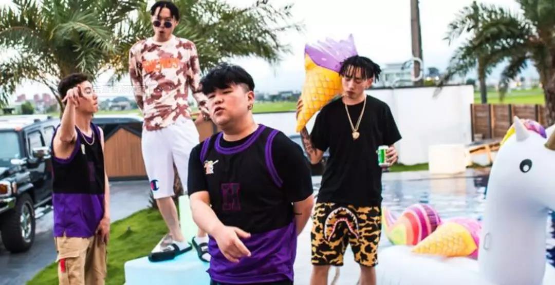 Higher Brothers 吴亦凡送项链 王嘉尔帮忙宣传 还有比他们更牌面的吗 | 第11张 | 嘻哈中国 Higher Brothers 吴亦凡送项链 王嘉尔帮忙宣传 还有比他们更牌面的吗 | 第11张