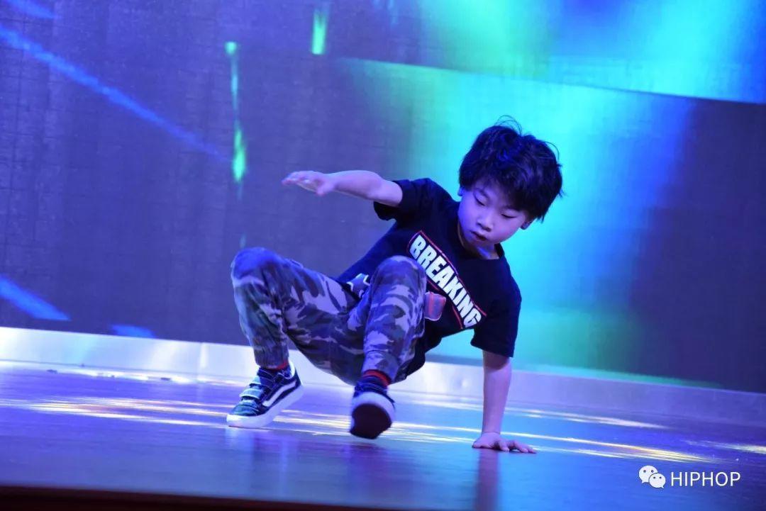 你以为孩子 仅仅只能学到街舞？错了......