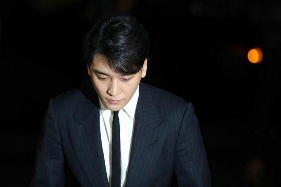 遭全民抵制，韩国最大嘻哈公司沦落为“药局”