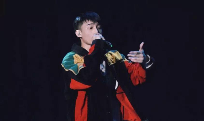 从小学画画、初中玩说唱、大学做潮牌,斜杠青年李大奔到底还有多少秘密? | 第1张 | 嘻哈中国 从小学画画、初中玩说唱、大学做潮牌,斜杠青年李大奔到底还有多少秘密? | 第1张