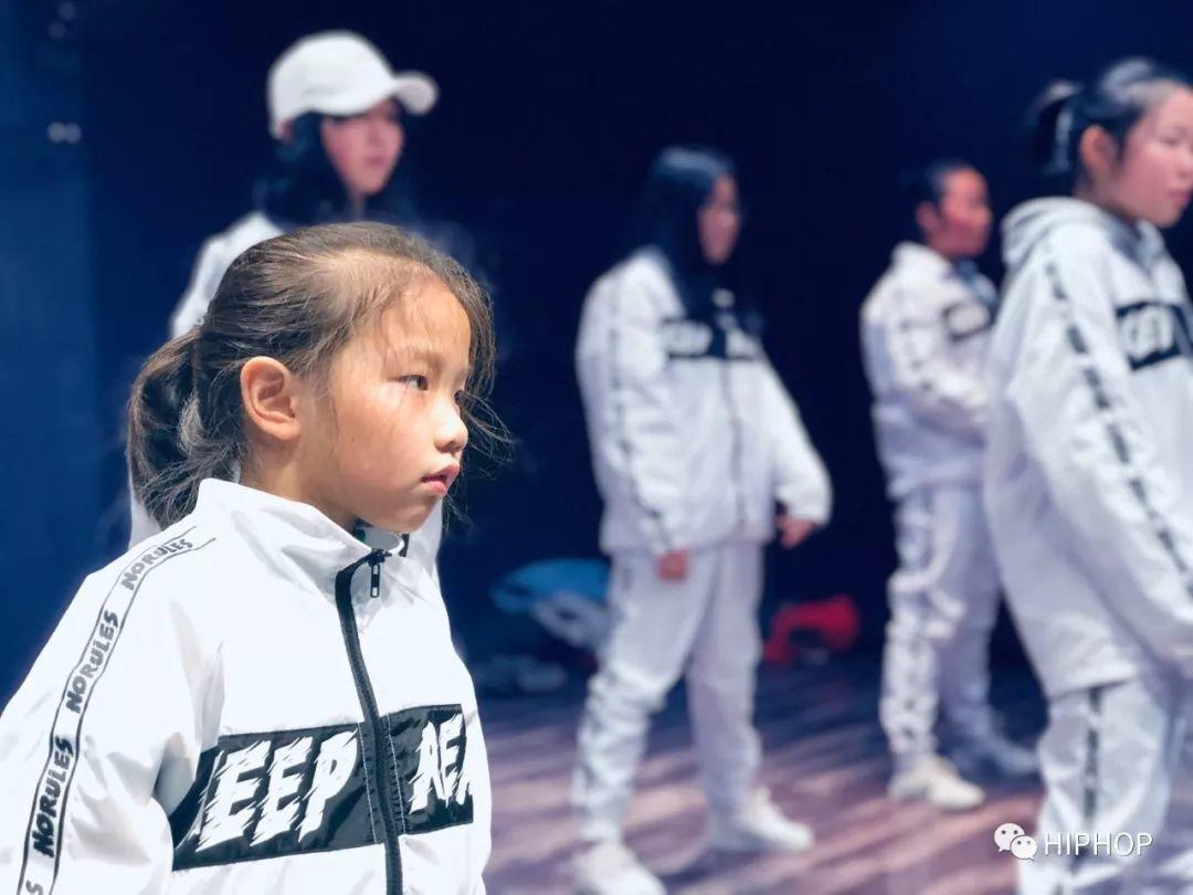 你以为孩子 仅仅只能学到街舞？错了......