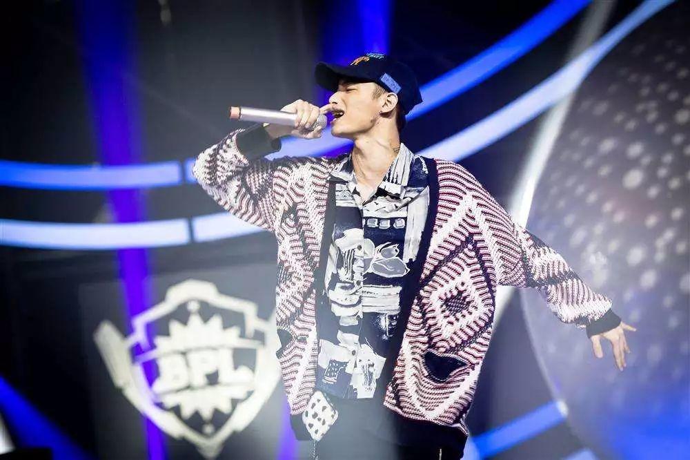 从小学画画、初中玩说唱、大学做潮牌,斜杠青年李大奔到底还有多少秘密? | 第7张 | 嘻哈中国 从小学画画、初中玩说唱、大学做潮牌,斜杠青年李大奔到底还有多少秘密? | 第7张