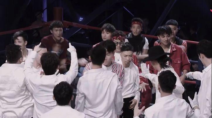 这就是街舞2，battle“踢牌匾”是否过激？