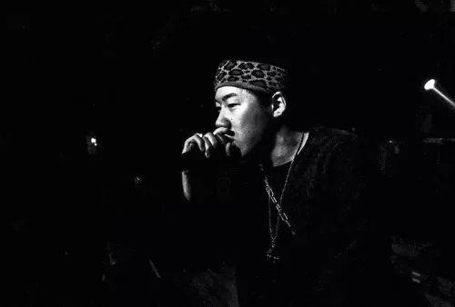 新说唱中一首《新庐山》与大傻夺得4Pass，四组制作人纷纷发出战队邀请；这位00后到底什么来头？