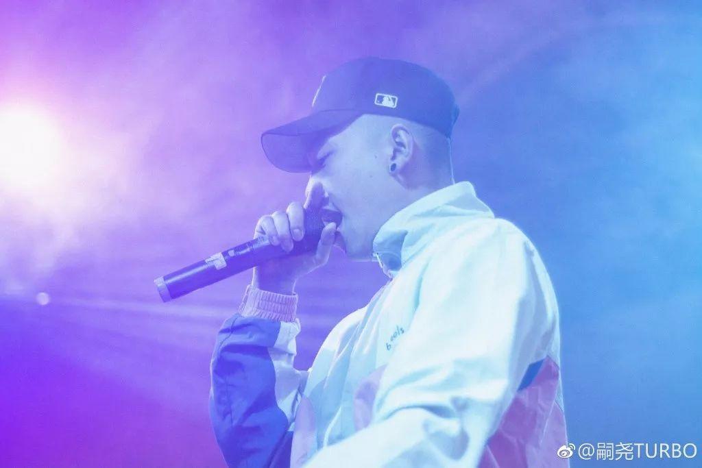 王嗣尧TURBO 他是CSC与GO$H的桥梁 也是第一个拒绝吴亦凡的男人 | 第13张 | 嘻哈中国 王嗣尧TURBO 他是CSC与GO$H的桥梁 也是第一个拒绝吴亦凡的男人 | 第13张