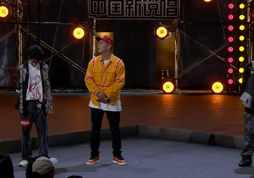 大傻穿上丝绸 AF 1,“冷门代表”吴亦凡上脚 AJ 4 白银 | 第1张 | 嘻哈中国 大傻穿上丝绸 AF 1,“冷门代表”吴亦凡上脚 AJ 4 白银 | 第1张