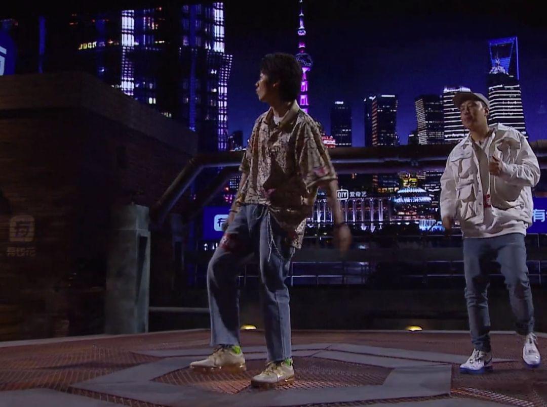 第五期:“选你是你的命”福克斯上脚倒闭Vapormax,“彩虹弟弟”的Martine Rose和Bapesta很骚 | 第2张 | 嘻哈中国 第五期:“选你是你的命”福克斯上脚倒闭Vapormax,“彩虹弟弟”的Martine Rose和Bapesta很骚 | 第2张