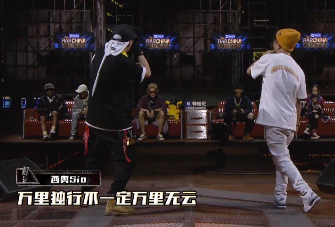 第五期:“选你是你的命”福克斯上脚倒闭Vapormax,“彩虹弟弟”的Martine Rose和Bapesta很骚 | 第16张 | 嘻哈中国 第五期:“选你是你的命”福克斯上脚倒闭Vapormax,“彩虹弟弟”的Martine Rose和Bapesta很骚 | 第16张