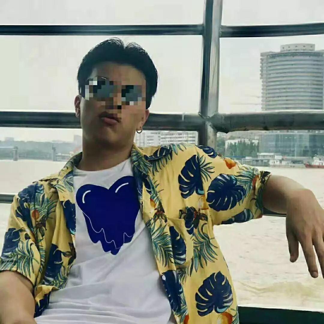 “12线Rapper现在都在干嘛？”“骗钱、压榨。”