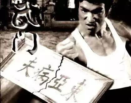 这就是街舞2，battle“踢牌匾”是否过激？