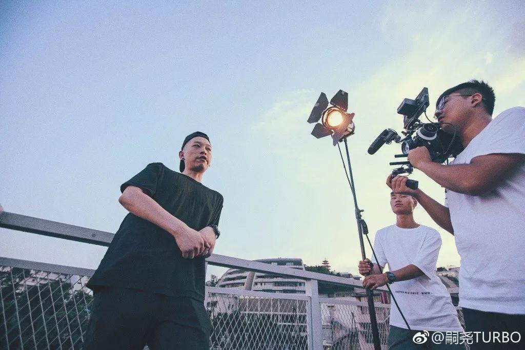 王嗣尧TURBO 他是CSC与GO$H的桥梁 也是第一个拒绝吴亦凡的男人 | 第18张 | 嘻哈中国 王嗣尧TURBO 他是CSC与GO$H的桥梁 也是第一个拒绝吴亦凡的男人 | 第18张