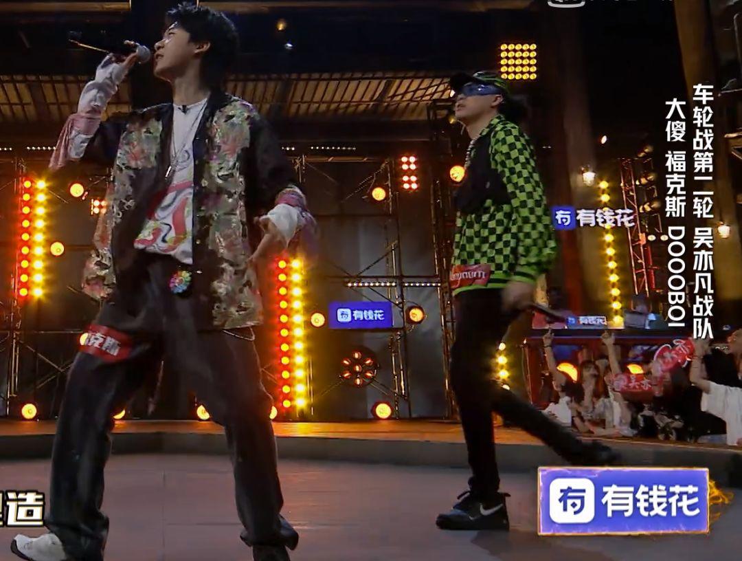 大傻穿上丝绸 AF 1,“冷门代表”吴亦凡上脚 AJ 4 白银 | 第9张 | 嘻哈中国 大傻穿上丝绸 AF 1,“冷门代表”吴亦凡上脚 AJ 4 白银 | 第9张