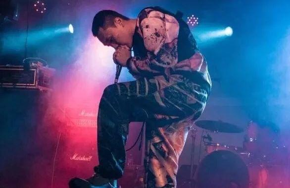 他是中文说唱圈里知名的“情感博主”