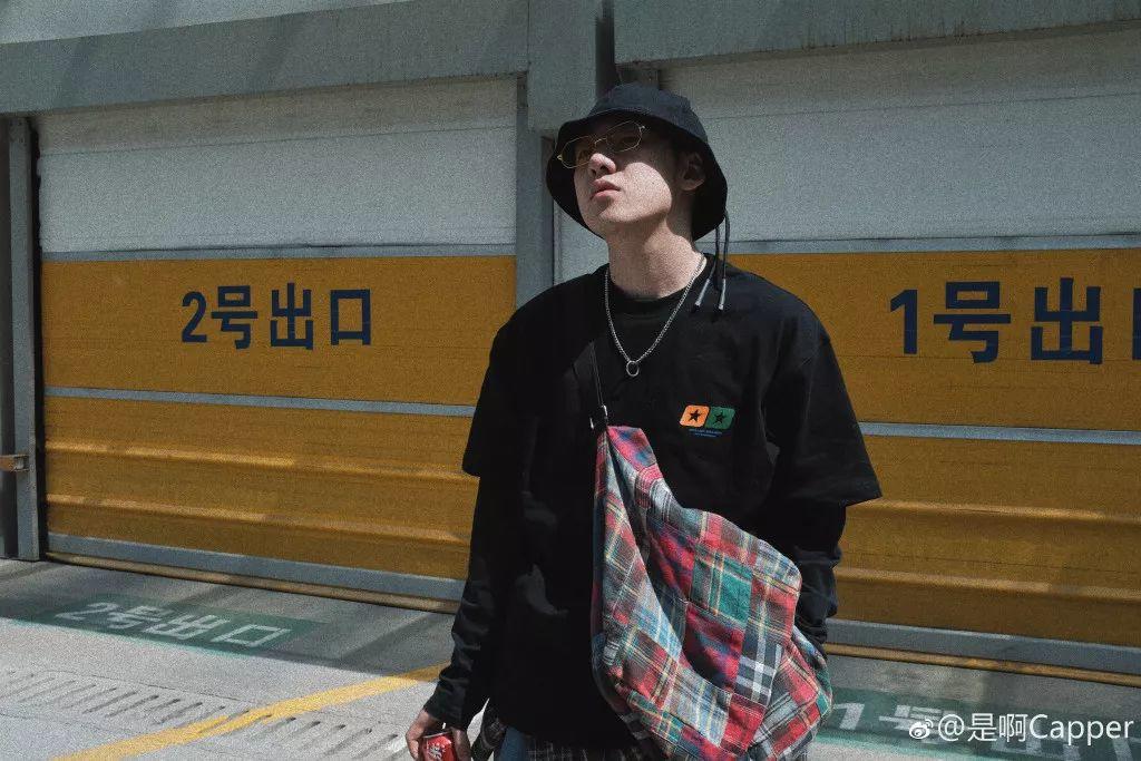 新说唱中一首《新庐山》与大傻夺得4Pass，四组制作人纷纷发出战队邀请；这位00后到底什么来头？