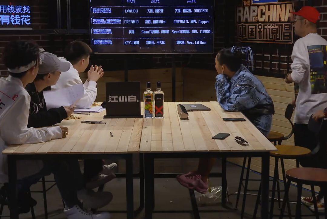 大傻穿上丝绸 AF 1,“冷门代表”吴亦凡上脚 AJ 4 白银 | 第10张 | 嘻哈中国 大傻穿上丝绸 AF 1,“冷门代表”吴亦凡上脚 AJ 4 白银 | 第10张