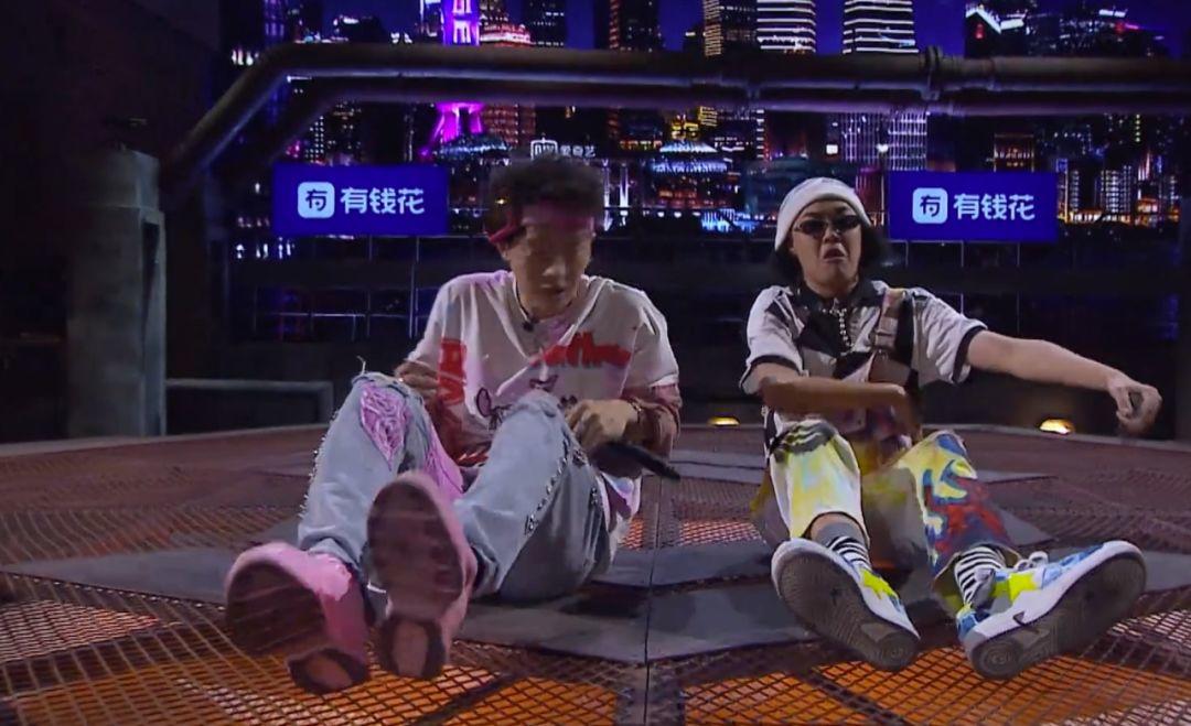 第五期:“选你是你的命”福克斯上脚倒闭Vapormax,“彩虹弟弟”的Martine Rose和Bapesta很骚 | 第3张 | 嘻哈中国 第五期:“选你是你的命”福克斯上脚倒闭Vapormax,“彩虹弟弟”的Martine Rose和Bapesta很骚 | 第3张