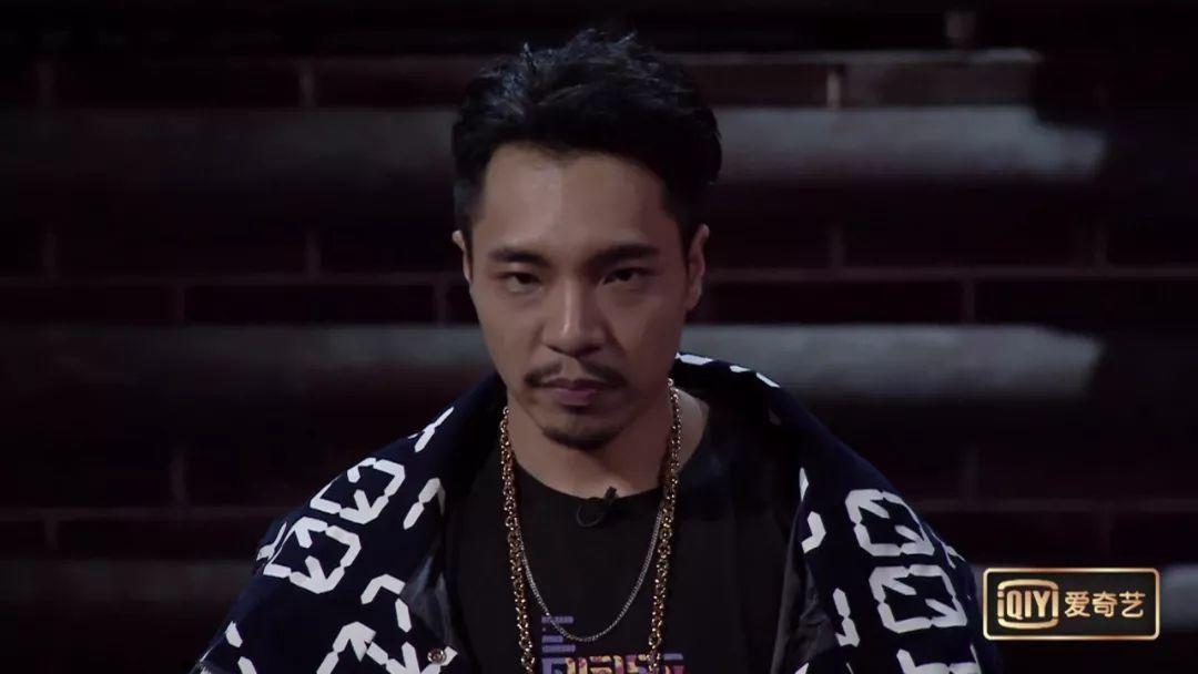 止步于选择门的JD写了首《选择门》作为回应