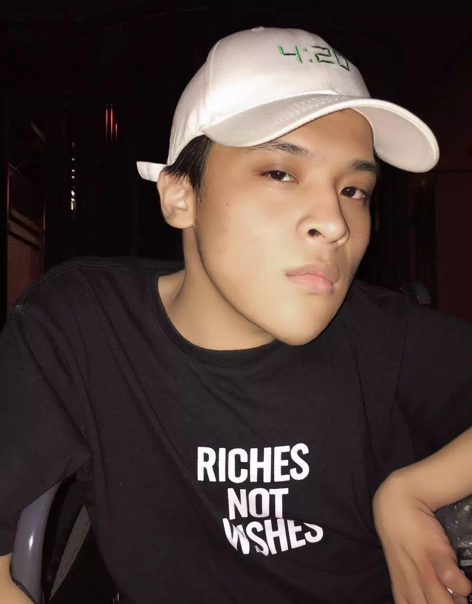 轮椅上的Rapper一首《毒》，让你选择背离多少黑暗