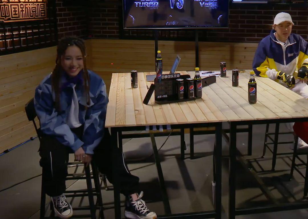 大傻穿上丝绸 AF 1,“冷门代表”吴亦凡上脚 AJ 4 白银 | 第2张 | 嘻哈中国 大傻穿上丝绸 AF 1,“冷门代表”吴亦凡上脚 AJ 4 白银 | 第2张