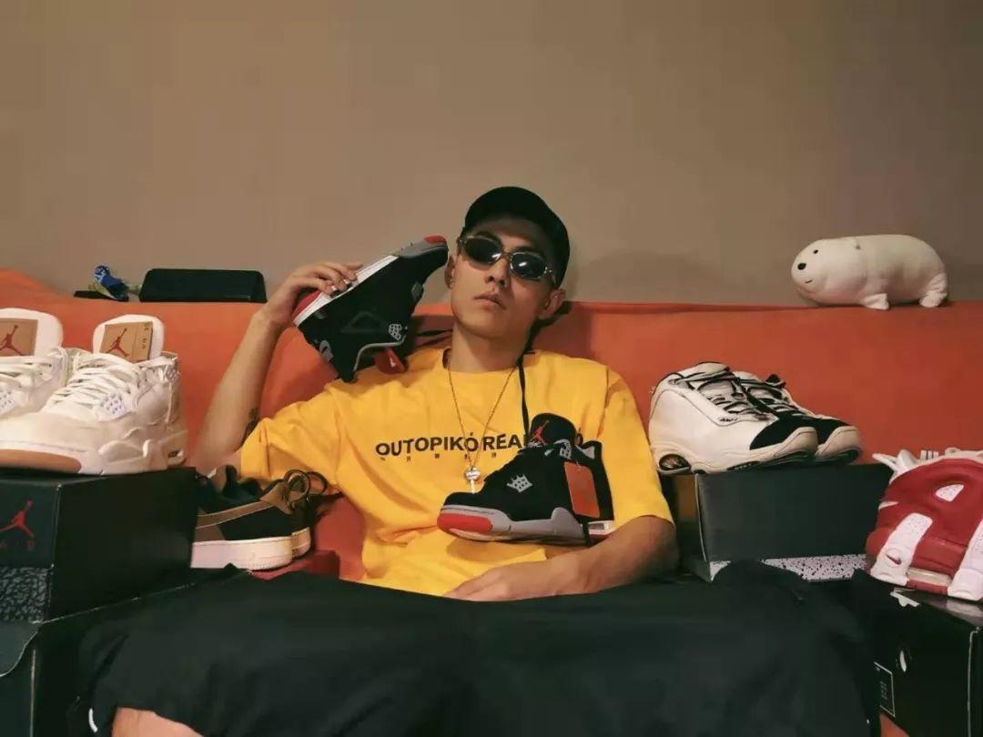 大傻穿上丝绸 AF 1,“冷门代表”吴亦凡上脚 AJ 4 白银 | 第21张 | 嘻哈中国 大傻穿上丝绸 AF 1,“冷门代表”吴亦凡上脚 AJ 4 白银 | 第21张