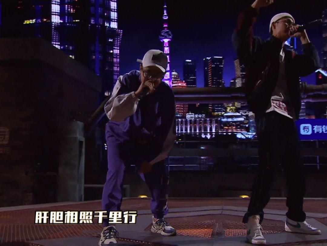 第五期:“选你是你的命”福克斯上脚倒闭Vapormax,“彩虹弟弟”的Martine Rose和Bapesta很骚 | 第22张 | 嘻哈中国 第五期:“选你是你的命”福克斯上脚倒闭Vapormax,“彩虹弟弟”的Martine Rose和Bapesta很骚 | 第22张