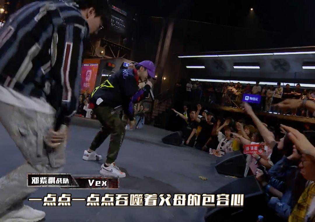 大傻穿上丝绸 AF 1,“冷门代表”吴亦凡上脚 AJ 4 白银 | 第7张 | 嘻哈中国 大傻穿上丝绸 AF 1,“冷门代表”吴亦凡上脚 AJ 4 白银 | 第7张