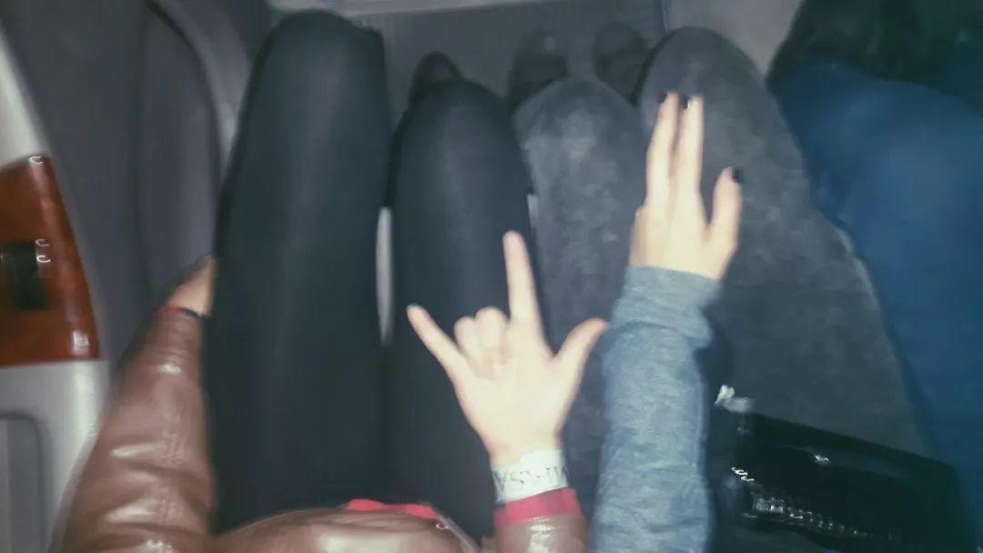 当代亚文化青年和嘻哈粉，是如何用手势交流的？