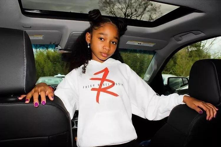 一抹唇蜜就可以解锁Freestyle的女孩，到底什么是来头？