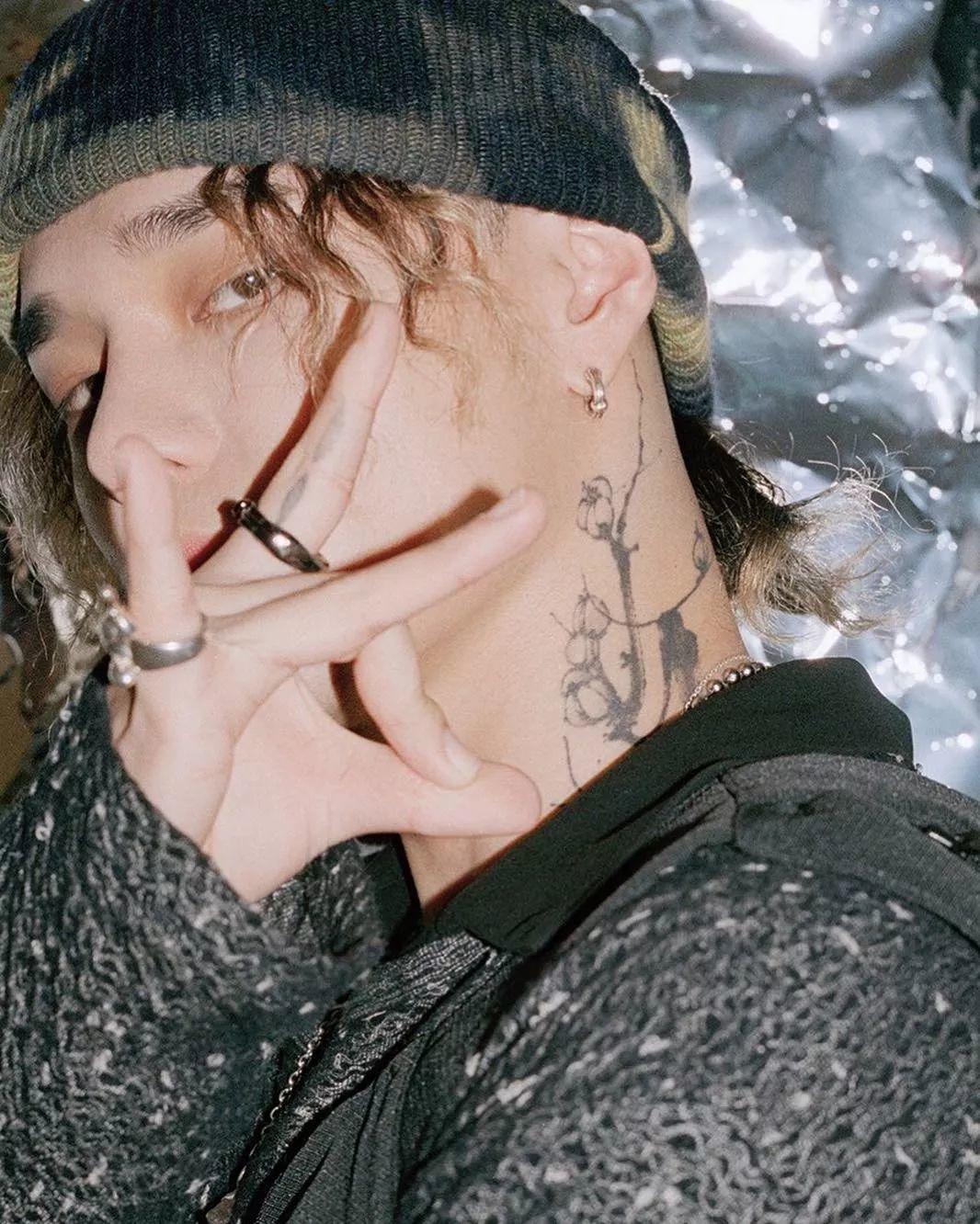 当代亚文化青年和嘻哈粉，是如何用手势交流的？