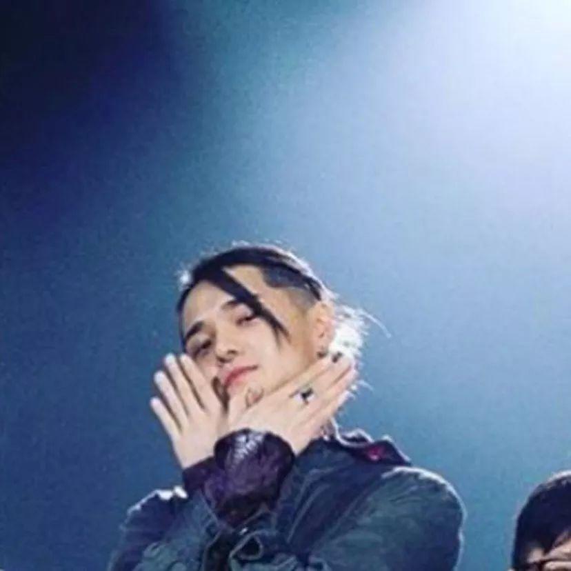 当代亚文化青年和嘻哈粉，是如何用手势交流的？