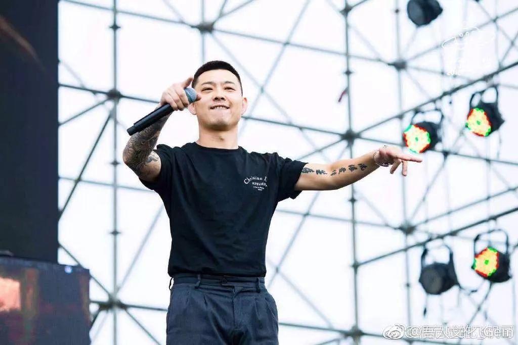 插头专访 | 宝石GEM:来左边跟我一起画个龙... ... | 第5张 | 嘻哈中国 插头专访 | 宝石GEM:来左边跟我一起画个龙... ... | 第5张