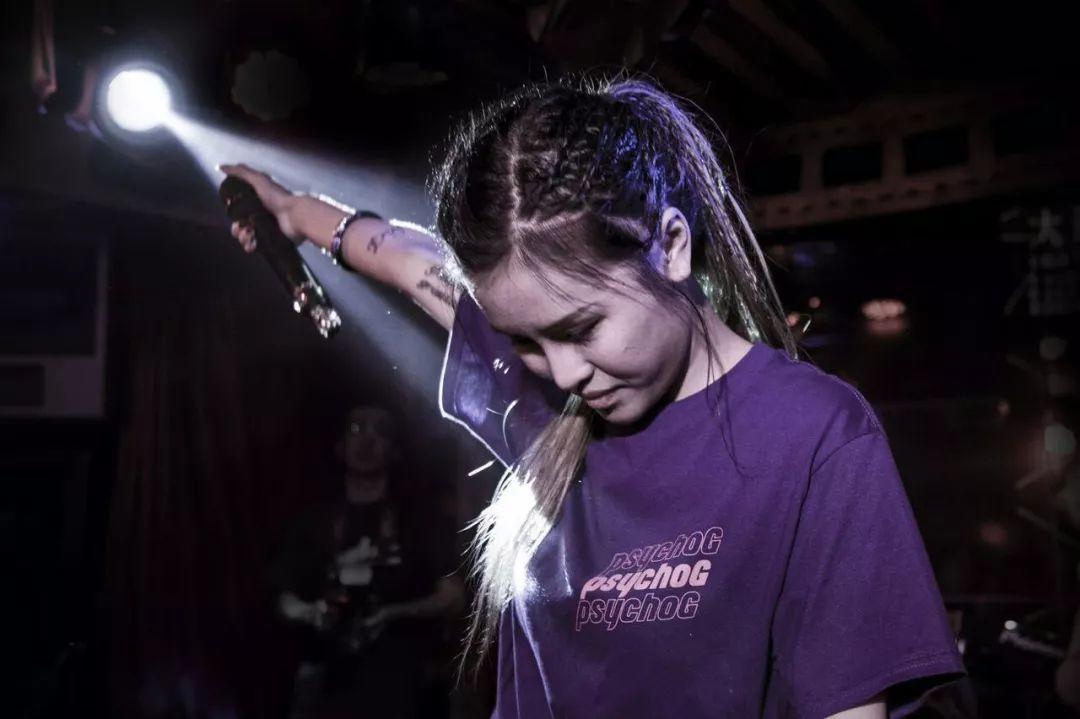 杨佬叁在众多抖音神曲中你一定刷到过她的歌