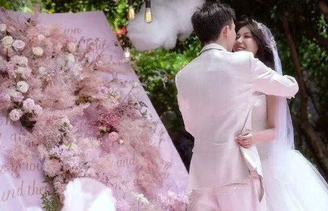 侃爷不仅有钱,还有屁股霸道的卡戴珊 | 第4张 | 嘻哈中国 侃爷不仅有钱,还有屁股霸道的卡戴珊 | 第4张