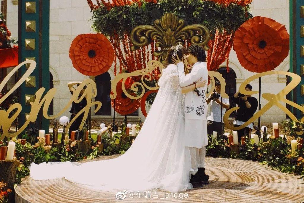 侃爷不仅有钱,还有屁股霸道的卡戴珊 | 第3张 | 嘻哈中国 侃爷不仅有钱,还有屁股霸道的卡戴珊 | 第3张