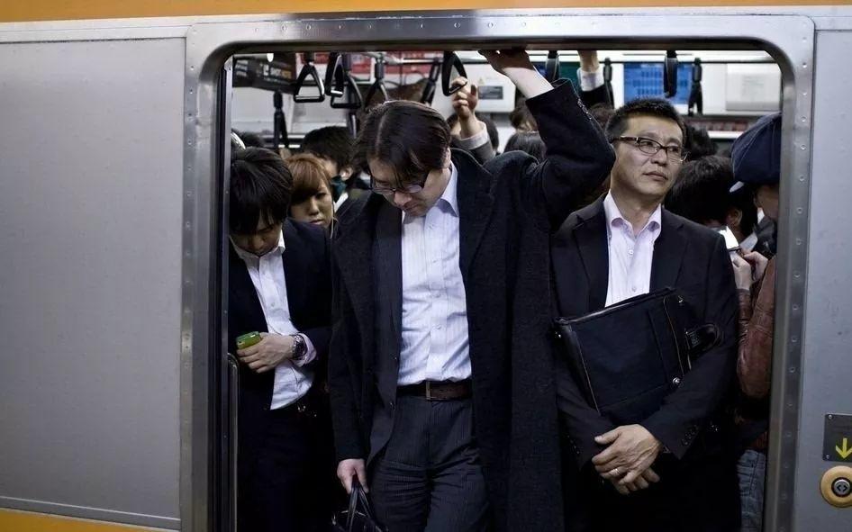 又来拉仇恨？把嘻哈和摇滚对立起来的人，非蠢即坏