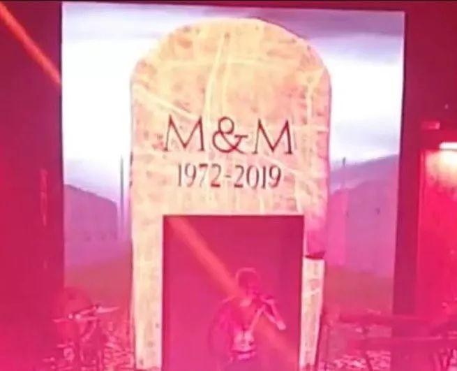 在演唱会上给Eminem立墓碑?这个白人Rapper想红想疯了 | 第2张 | 嘻哈中国 在演唱会上给Eminem立墓碑?这个白人Rapper想红想疯了 | 第2张