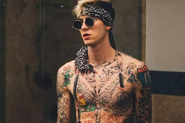 在演唱会上给Eminem立墓碑?这个白人Rapper想红想疯了 | 第7张 | 嘻哈中国 在演唱会上给Eminem立墓碑?这个白人Rapper想红想疯了 | 第7张