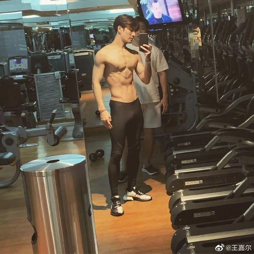 王嘉尔携Rich Brian打破饭圈和说唱圈的Beef | 第24张 | 嘻哈中国 王嘉尔携Rich Brian打破饭圈和说唱圈的Beef | 第24张