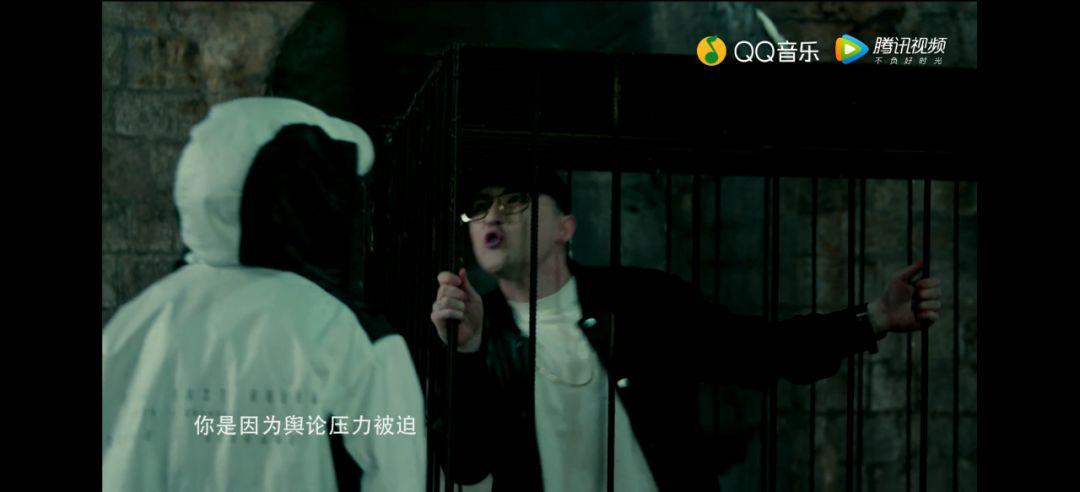 那吾克热把LIL-EM关进了笼子里 | 第1张 | 嘻哈中国 那吾克热把LIL-EM关进了笼子里 | 第1张