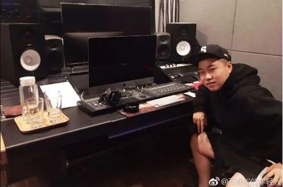 这个从筒子楼里走出来的年轻人,在今年新说唱淘汰了你的老舅宝石 | 第14张 | 嘻哈中国 这个从筒子楼里走出来的年轻人,在今年新说唱淘汰了你的老舅宝石 | 第14张