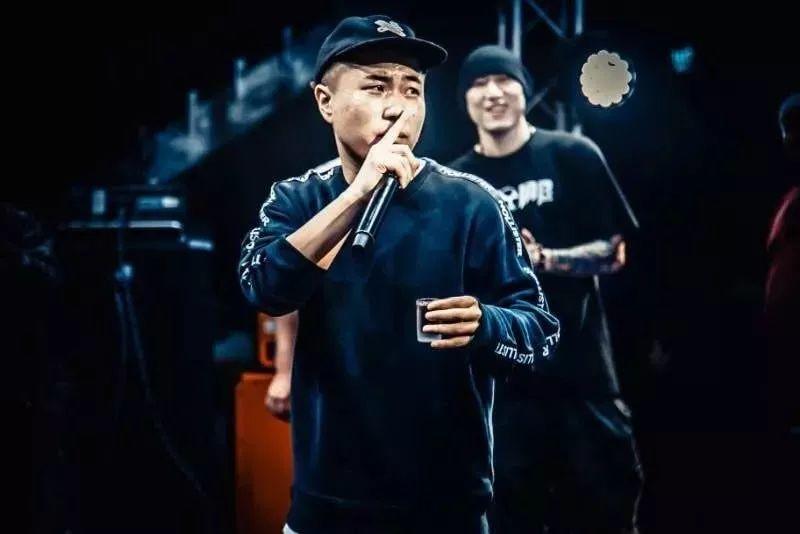 这个从筒子楼里走出来的年轻人,在今年新说唱淘汰了你的老舅宝石 | 第11张 | 嘻哈中国 这个从筒子楼里走出来的年轻人,在今年新说唱淘汰了你的老舅宝石 | 第11张