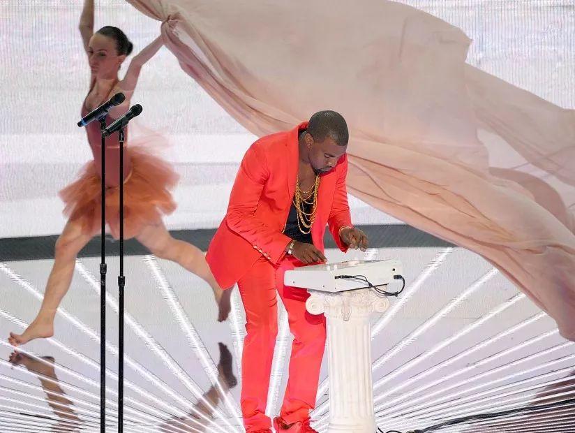 职涯低谷←2009 2019→近十年最伟大的Hip-Hop专辑。