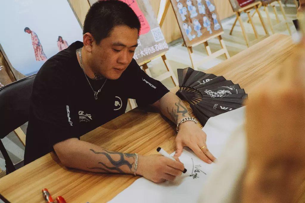 派克特:现在回头看跟丁飞和BB的Battle会有点尴尬 | 第17张 | 嘻哈中国 派克特:现在回头看跟丁飞和BB的Battle会有点尴尬 | 第17张