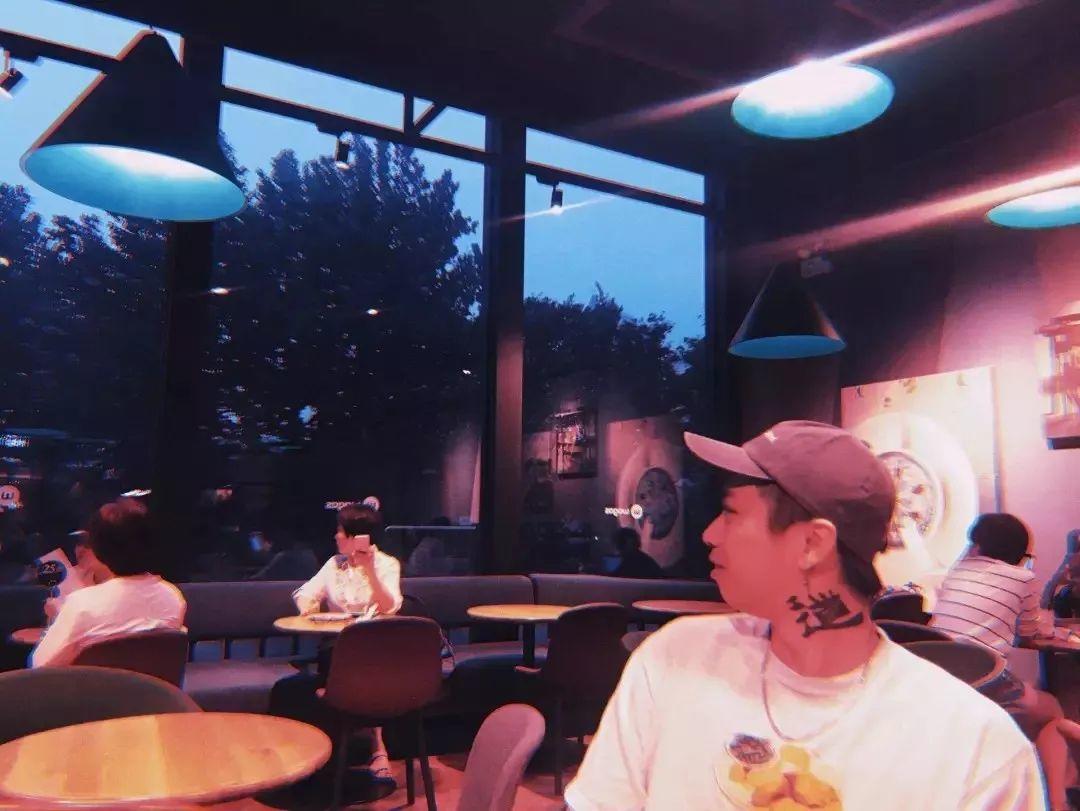 在舞台上风光的rapper背后,到底都隐藏着一群什么人? | 第1张 | 嘻哈中国 在舞台上风光的rapper背后,到底都隐藏着一群什么人? | 第1张